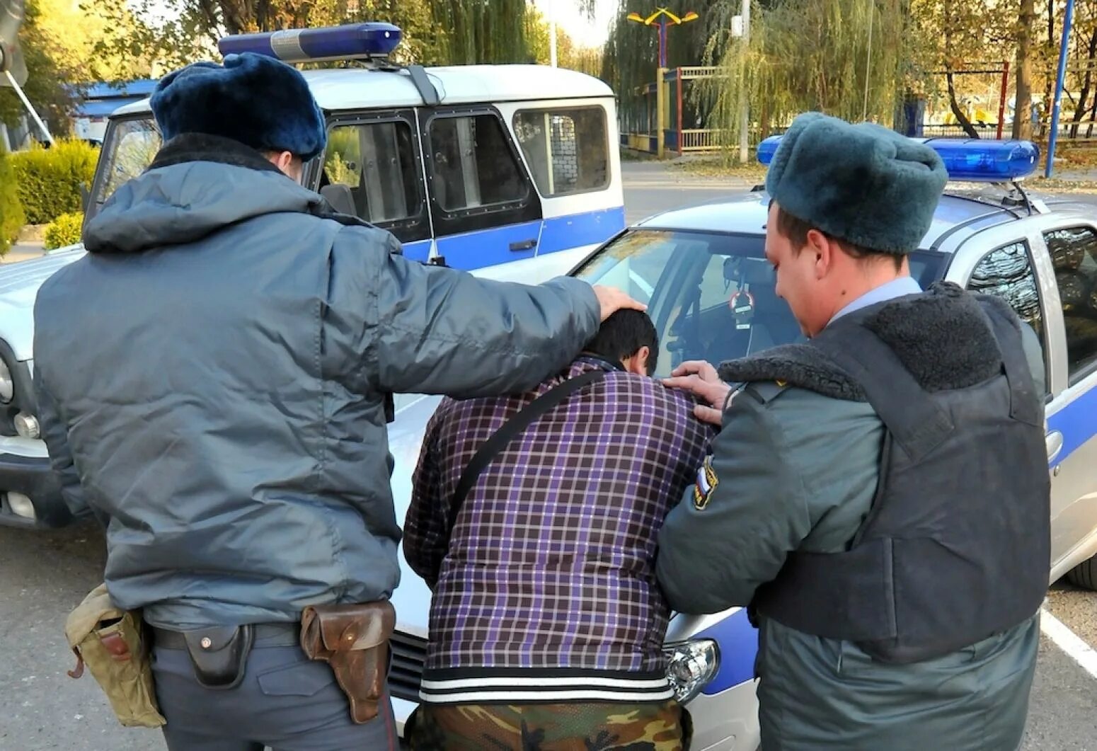 Пресечение правонарушения гражданами. Доставление в полицию. Правонарушение полиция. Доставление административных правонарушителей в полицию. Пресечение административных правонарушений.