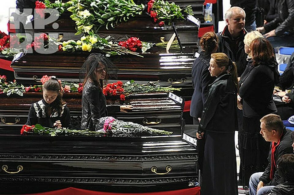 разбившаяся команда локомотив. локомотив ярославль трагедия. разбившаяся команда локомотив. трагедия команды локомотив ярославль 2011. локомотив ярославль трагедия 2011.