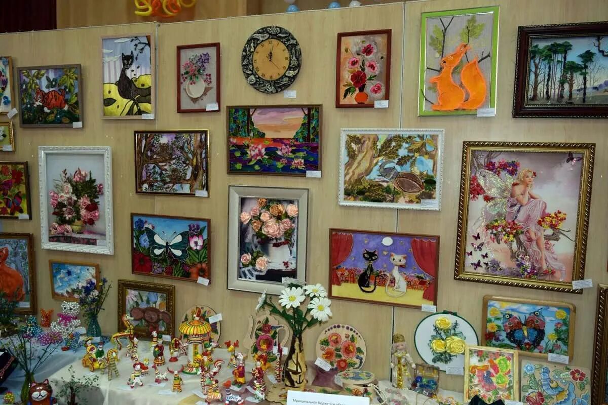 Выставка работ название. Персональная выставка рисунков. Выставка работ изобразительного искусства. Название выставок в детском саду. Выставка работ название.