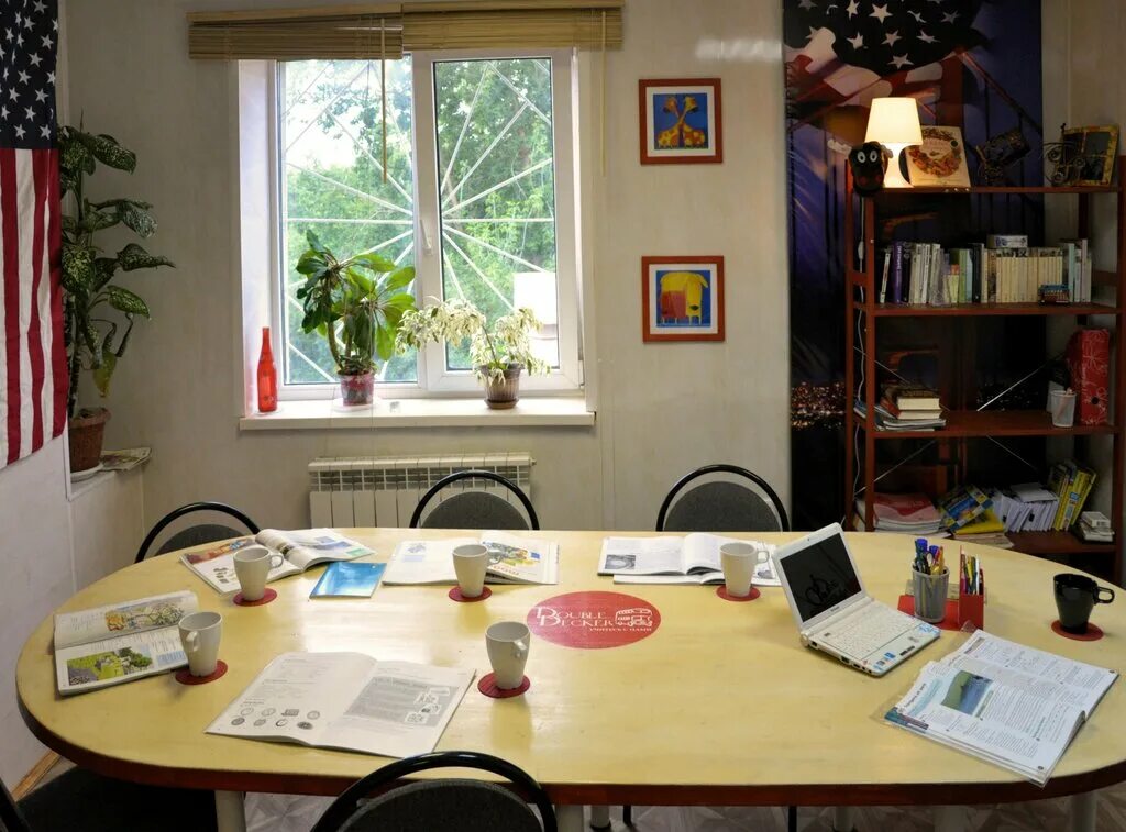 мебель для кабинета иностранного языка. тренинг английского языка. английский кабинет учебного центра. английский центр 2. центр английского языка freedom.