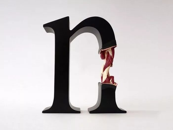 Фото необычной буквы. Дизайнерские буквы. Необычные буквы. Креатив буква. Необычный дизайн букв.