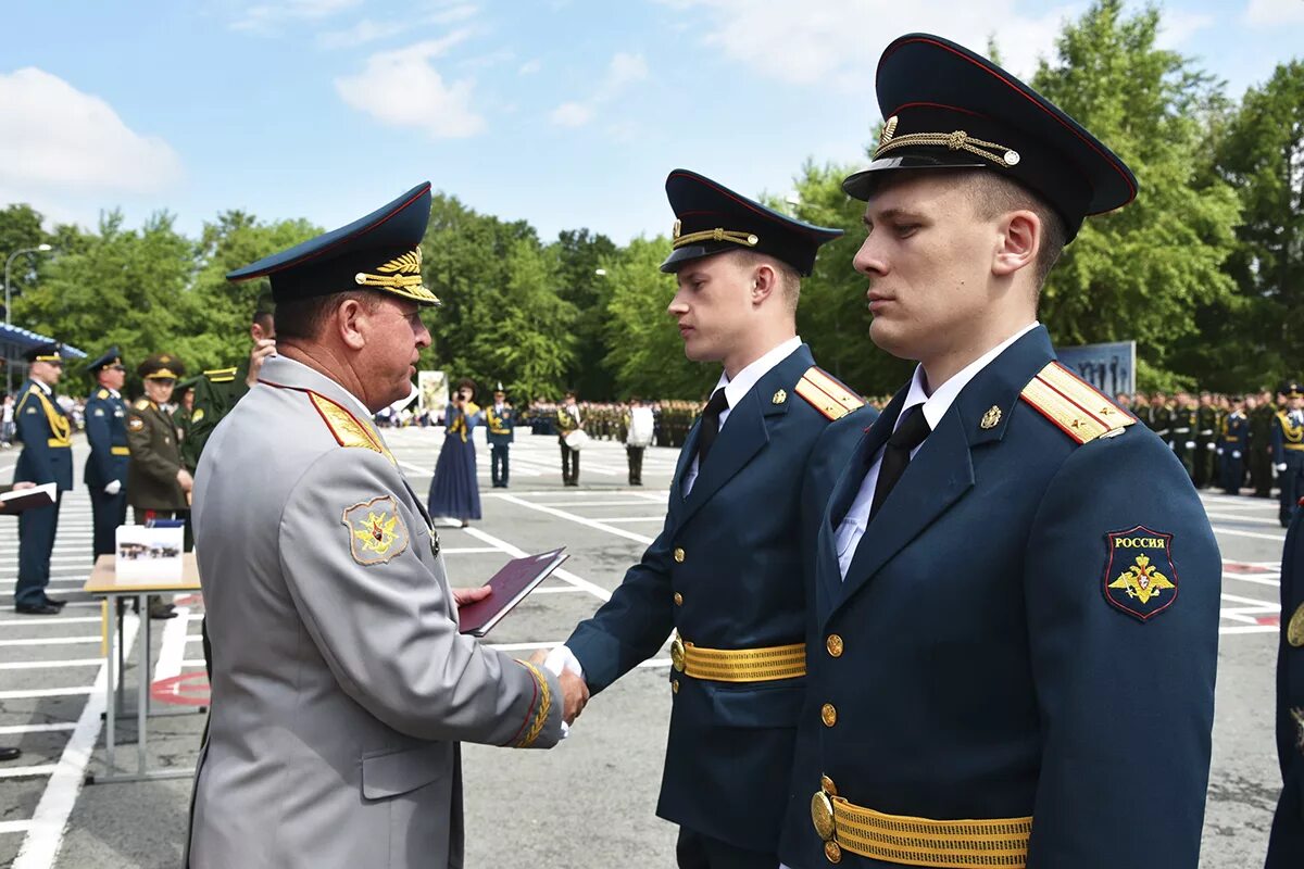 Высшее военное командно инженерное училище. Тюменский военный институт ТВВИКУ. Офицеры ТВВИКУ. Тюменское инженерное военное училище. Военное училище ТВВИКУ Тюмень.