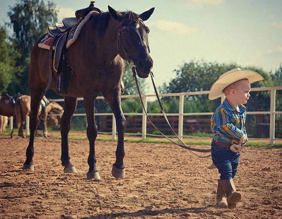 Little cowboy ready to go. Ранчо Аванпост. Конное ранчо Аванпост. Ранчо Аванпост фотосессия. Аванпост дикий Запад.