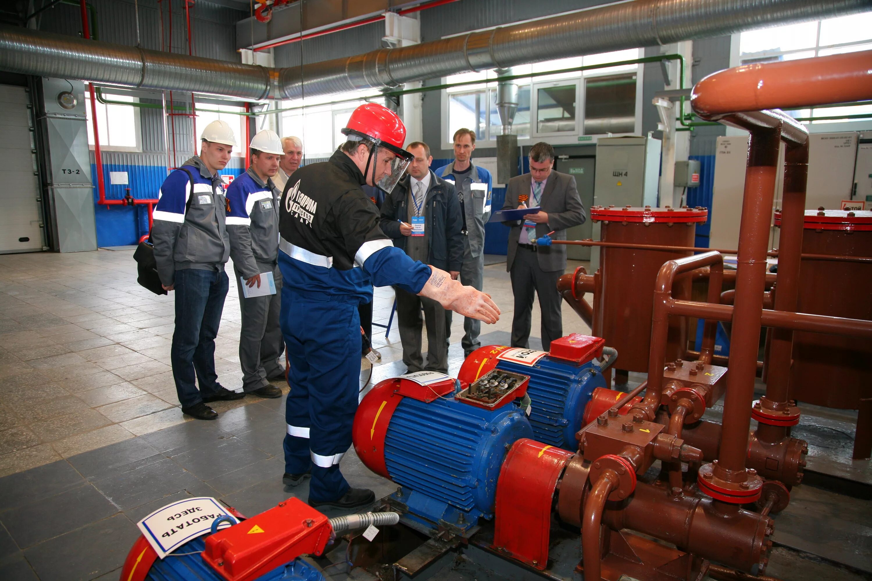 Сургутнефтегаз машинист технологических насосов. Машинист компрессорных станций. Машинист насосной. Машинист технологических насосов и компрессоров. Машинист технологических насосов 4 разряда.