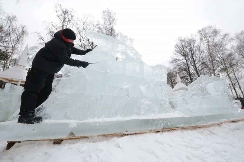 Ледяная галерея. Резка льда. Полярная звезда Шестаковский парк. Резка по льду Китай фото.