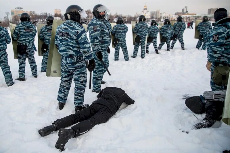 Омон ехал час. ОМОН 2005. ОМОН снег. ОМОН фото.