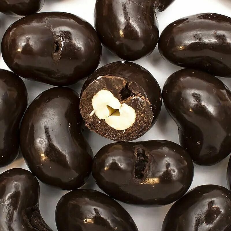 кешью в шоколаде. кешью в молочном шоколаде. кешью в шоколадной глазури. шоколад с орехом кешью. кешью в шоколадной глазури.