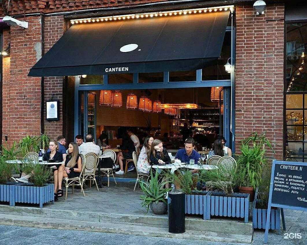 Buro canteen рочдельская. Библиотека кофе москва. Canteen трехгорная мануфактура. Бюро 247. Canteen трехгорная мануфактура.