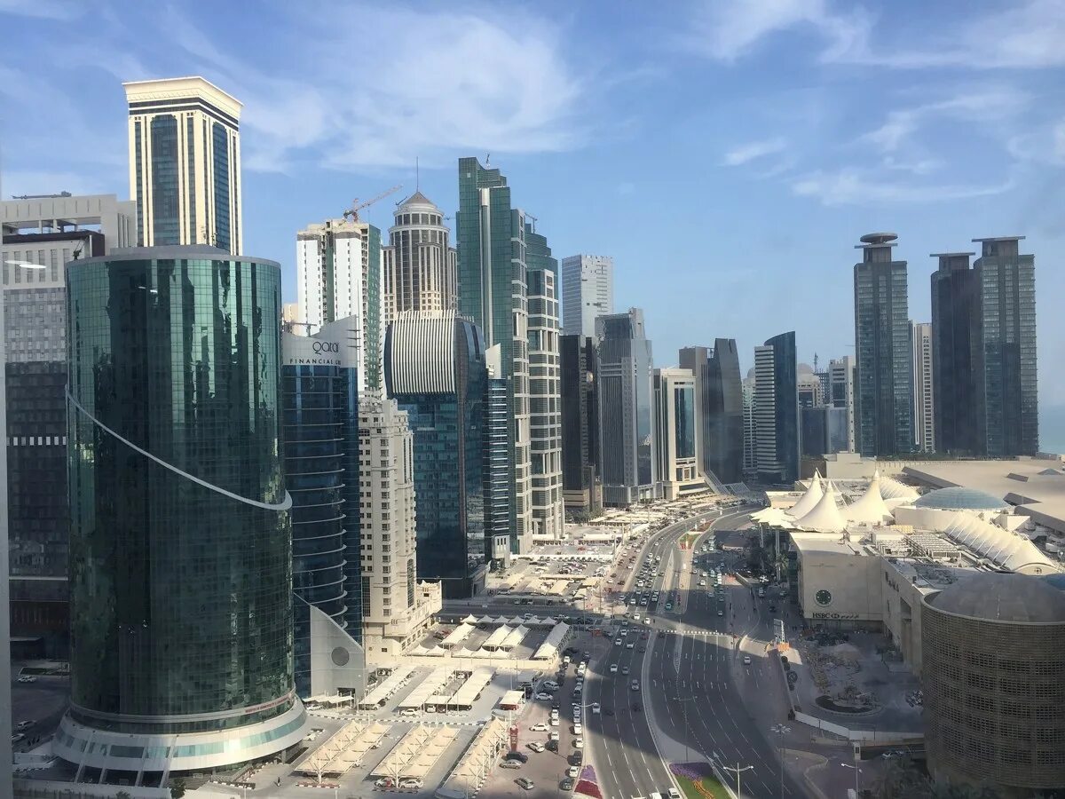 Самая богатая страна в 2024 году. Доха Катар. Катар столица Доха. Доха Корниш Катар. Катар небоскребы.