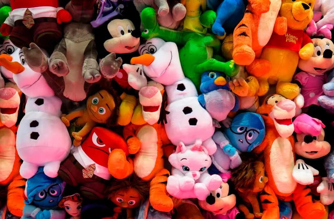 Где хорошие игрушки. Игрушки. разные игрушки. мягкие игрушки много. популярные игрушки.