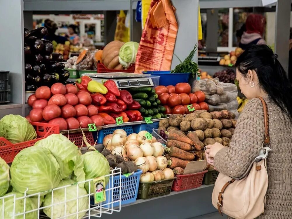 Продукты в астане. Продовольственный рынок. На рынке. Рынок продовольственных товаров. Казахстан рынок.