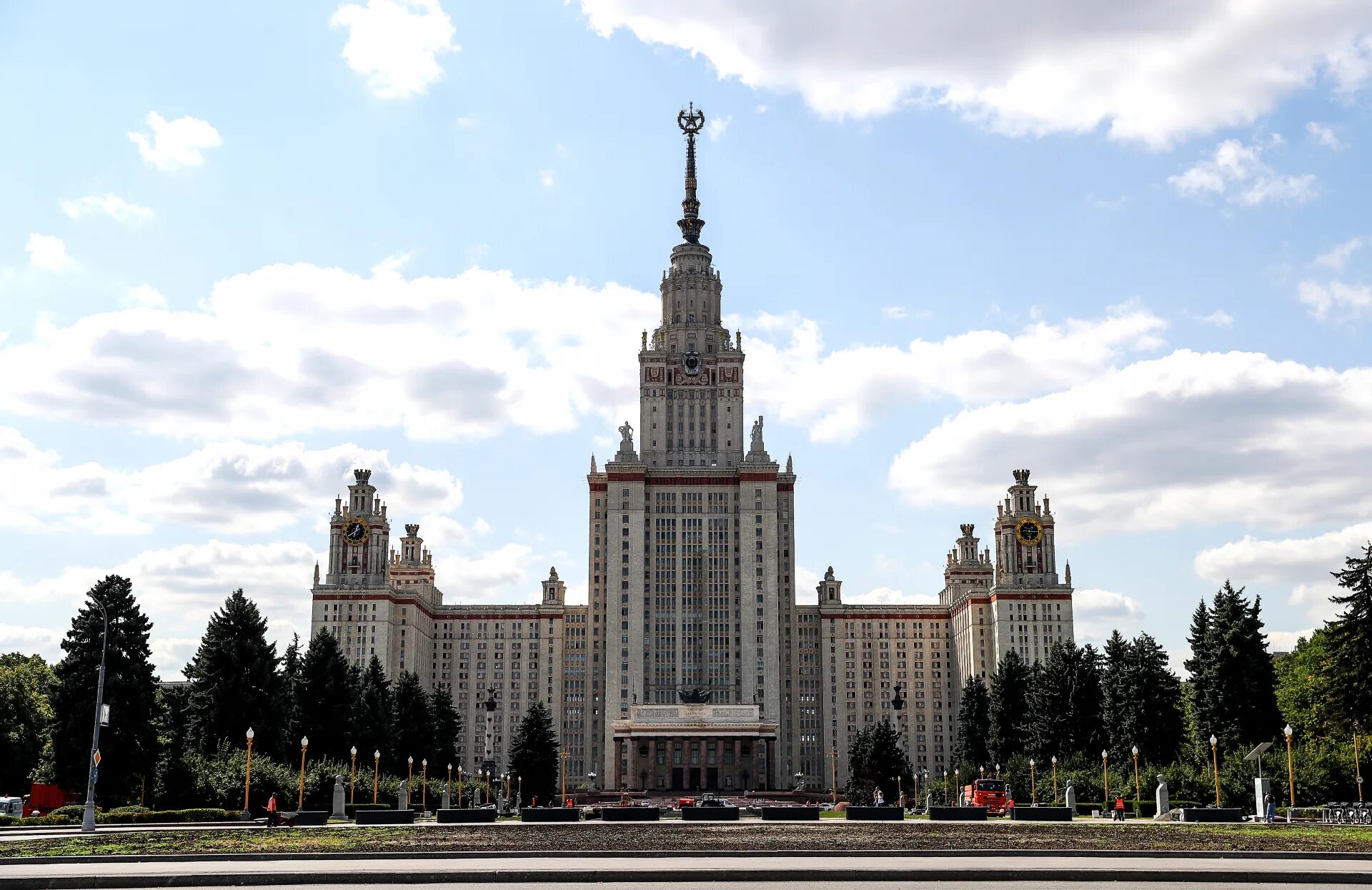 Подавшие мгу. Московский государственный университет имени м.в.Ломоносова，МГУ. Главное здание МГУ. Московский университет им Ломоносова Ломоносова. Главное здание МГУ на Воробьёвых горах.