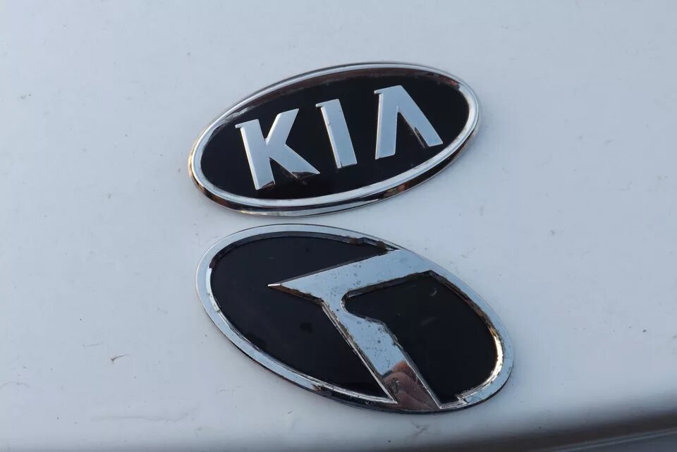 Шильдики multi level. Kia k5 шильдик. Шильдик Киа к5. Kia Cerato 1 шильдик на двери. Kia Cerato шильдик RS.