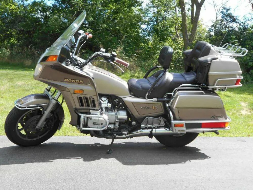 Honda Goldwing 1200. Honda gl1200 Gold Wing Aspencade. Honda Gold Wing 1984. Хонда Голд Винг 1200. Хонда 1200 купить