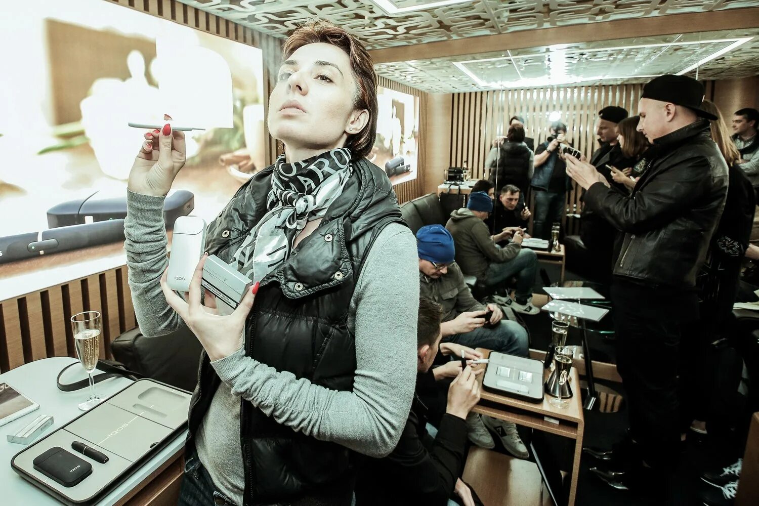 ты куришь айкос я нюхаю кокс. мемы про айкос. ты курил айкос. айкос мем. мемы про запах айкос.