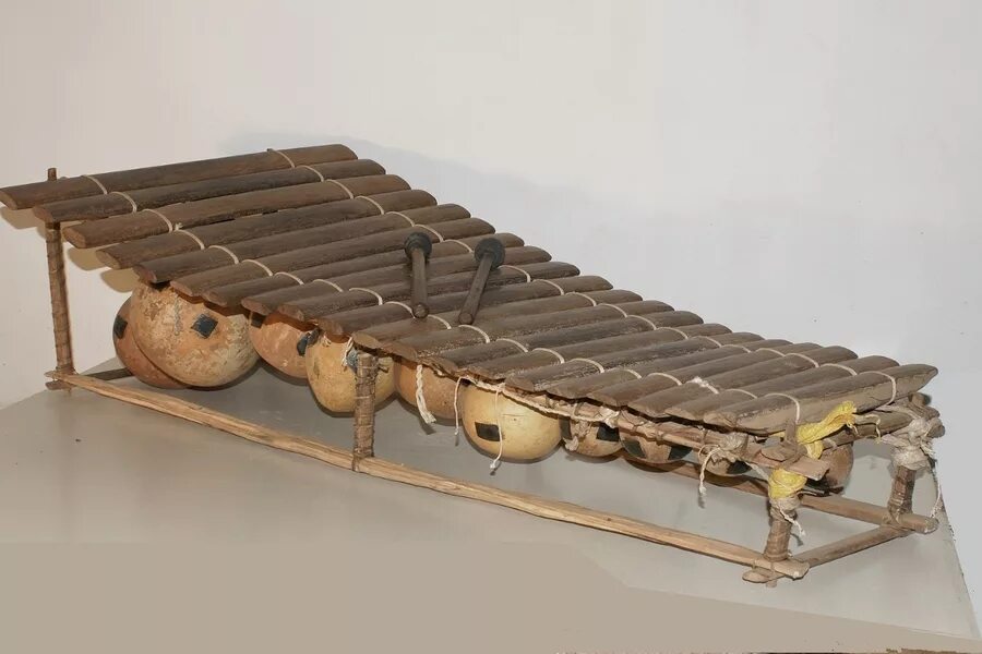 литавры сообщение. барабаны в древности. первые музыкальные инструменты. барабан древний музыкальный инструмент. инструменты симфонический литавры.