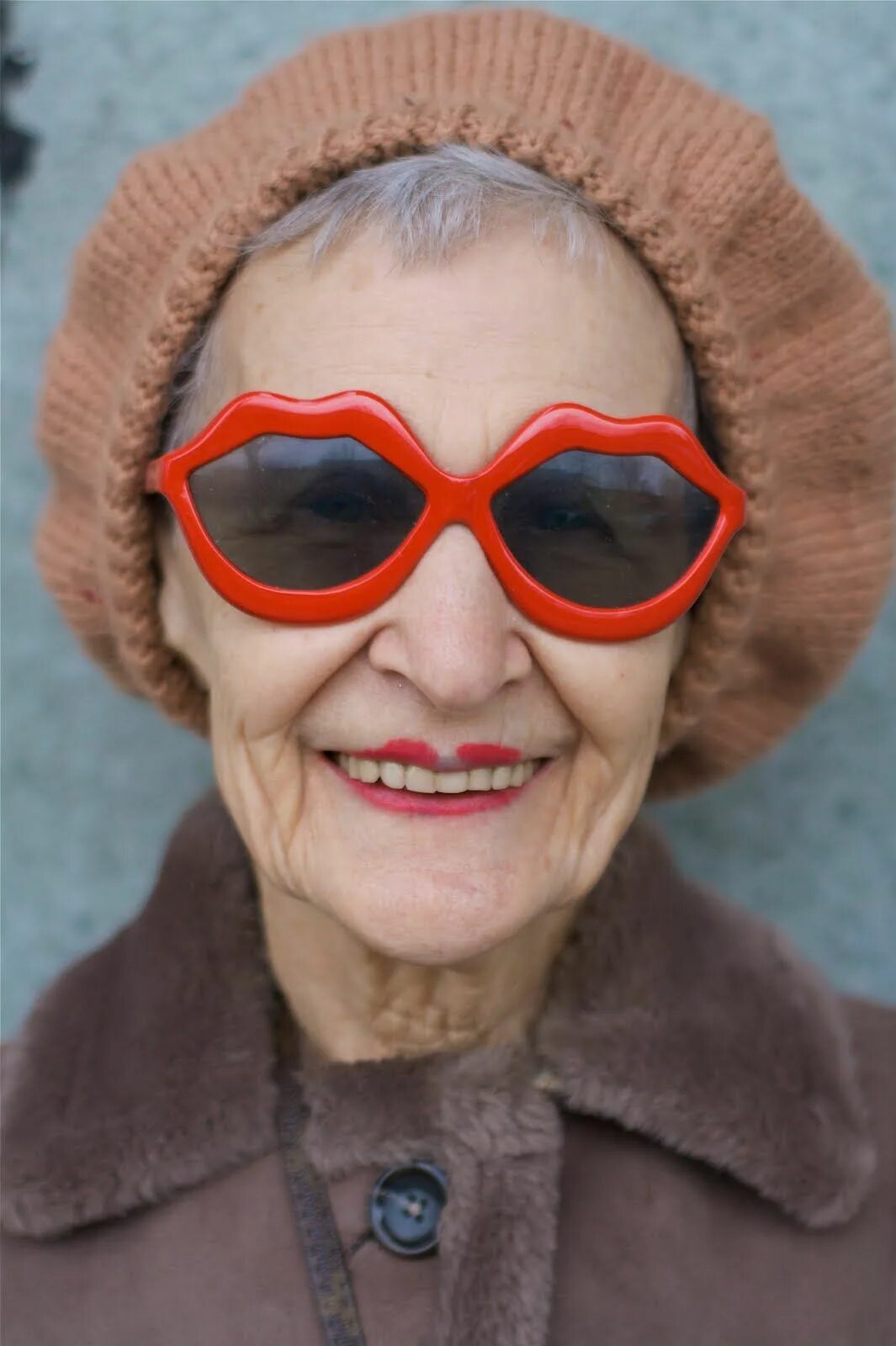 Хочу старых бабушек. Баба Галя. Модные старушки. Бабушка в очках. Улыбка старушки.