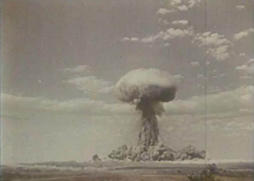Первое успешное испытание ядерной бомбы. Испытание атомной бомбы в СССР. Первое испытание атомной бомбы в СССР 1949. Взрыв РДС 1. 1949 Испытание атомной бомбы.