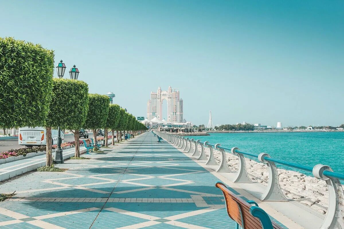 Корниш набережная абу. Набережная Corniche Абу Даби. Набережная Корниш в Абу-Даби. Набережная Корниш Abu Dhabi. Променад Корниш Абу Даби.