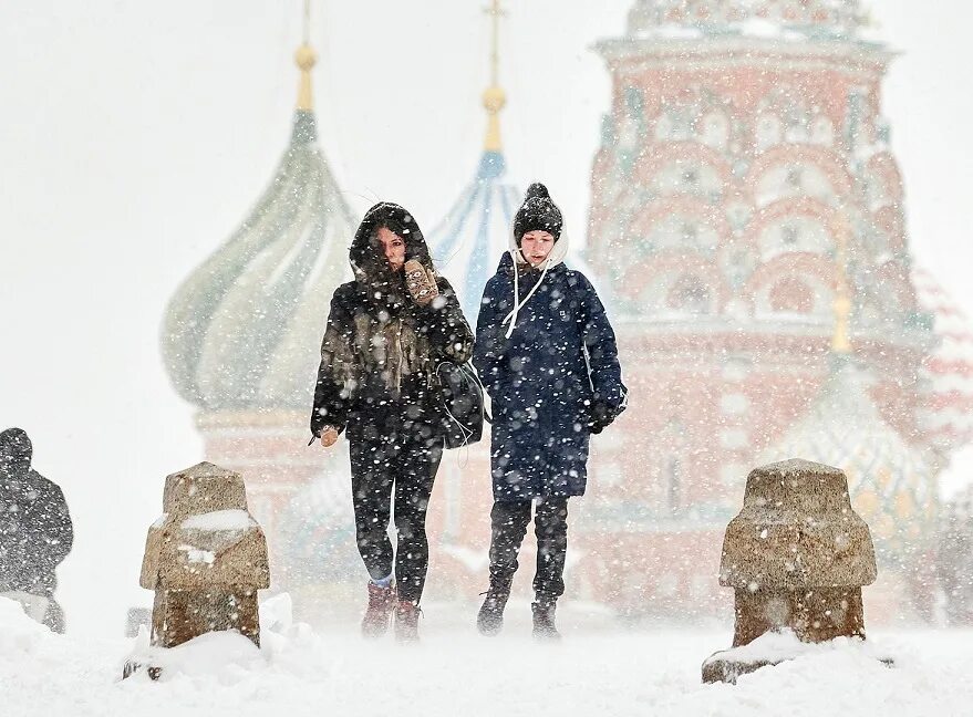 Сильный снегопад. Москву накрыл снегопад. Сильный ветер и мокрый снег. Сильный мокрый снег