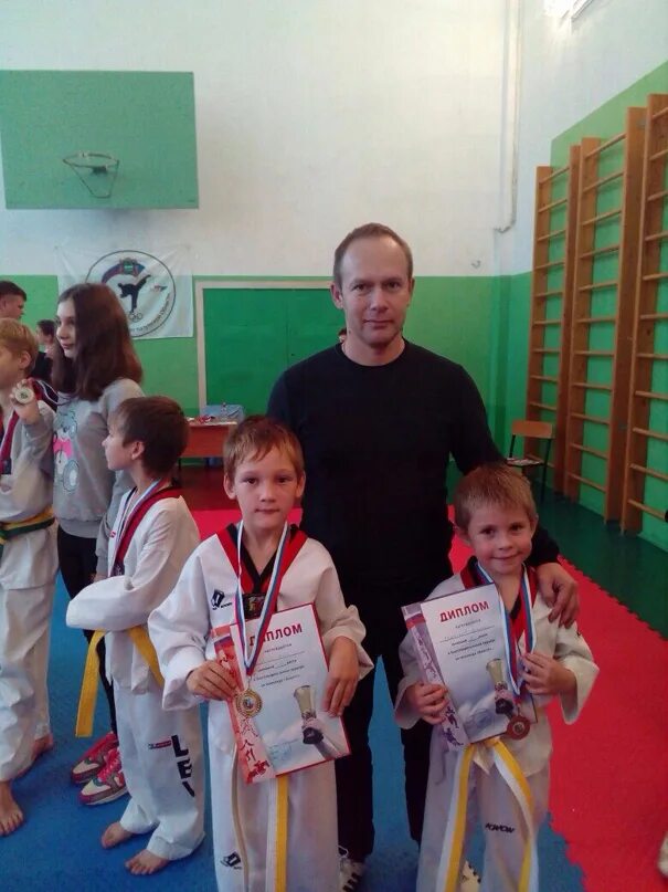 Чен виталий иванович калининград отзывы. Спортклуб тхэквондо лев. Лев протвино. Клуб лев тхэквондо протвино. Логотип тхэквондо клуба лев.