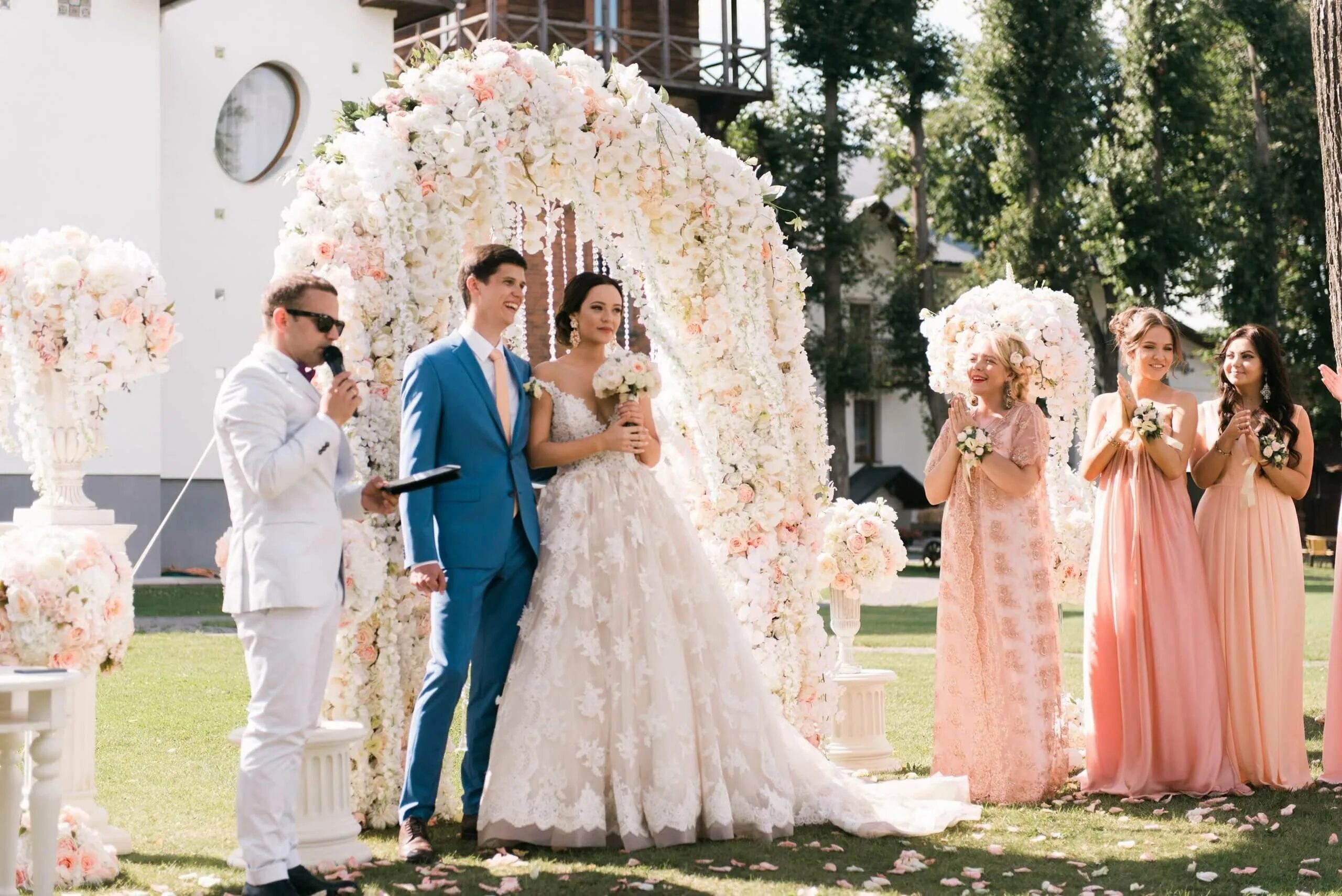 Где сделать свадебную. Свадьба в персиковых тонах. Свадьба в персиковом цвете. Свадьба в романтическом стиле. Свадьба в персиковом стиле.