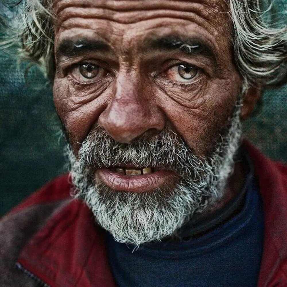 Старый мужчина лицо. Портреты Lee Jeffries. Lee Jeffries бездомные. Фотопортрет старика. Выразительное лицо старика.