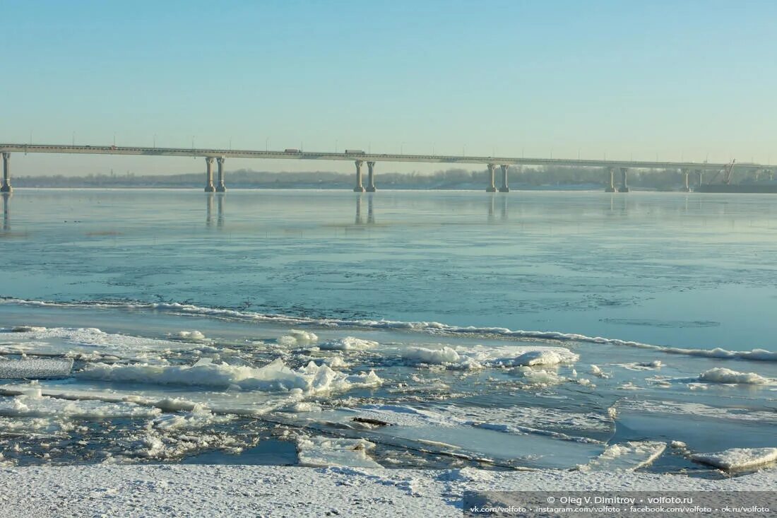 Река волга 2023 года. Волгоград Волга лед. Лед на Волге. Лед на реке Волга сейчас. Красота на Волге 2023 Волгоград.