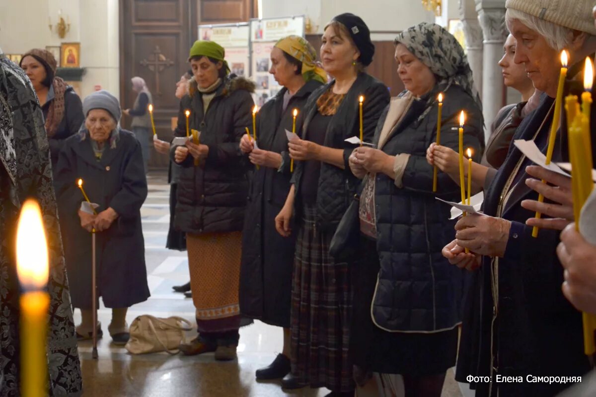 Сколько можно собороваться в великий. Таинство Соборования. Соборование фото. Соборование облачение священника. Соборование в Великий пост.