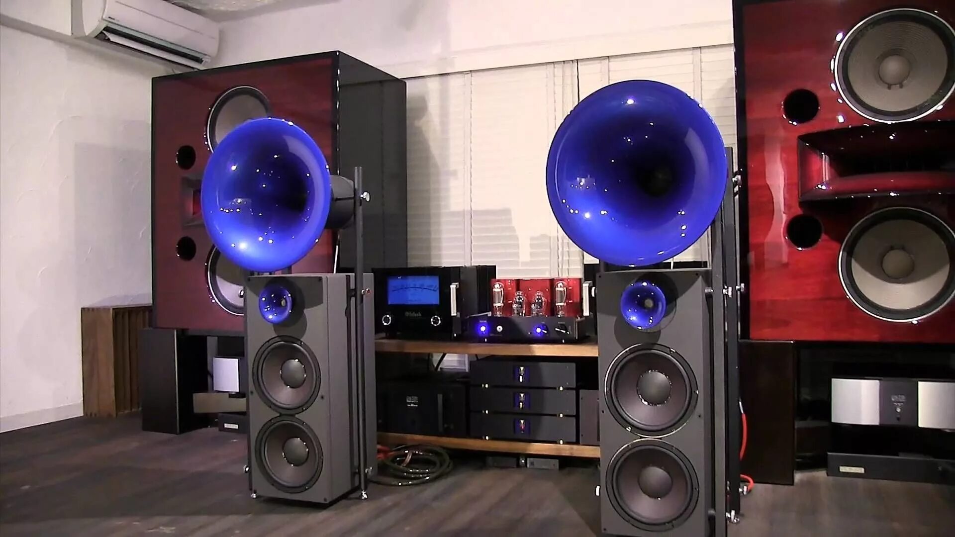 Звук 1 динамика. High end колонки 5000 ватт. JBL 6.1 акустические колонки домашние. Колонки Avantgarde Acoustic Duo. Колонки Хай фай 90 ватт.