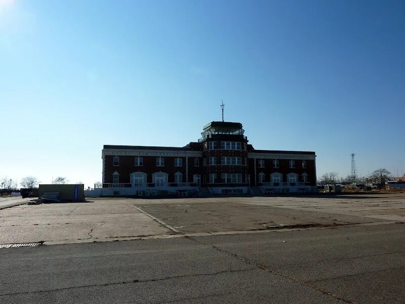 Аэропорт Бийск. Аэропорт Бийск внутри. Аэропорт Бийск заброшенный в Бийске. Бийск аэропорт СССР. Бийск аэропорт новосибирск