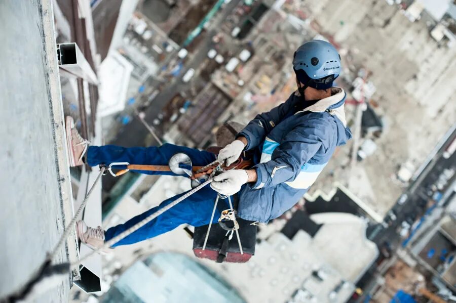 промышленный альпинизм. высотные работа красноярск. высотные работа красноярск. первые промышленные альпинисты. промышленные альпинисты ярославль фото.