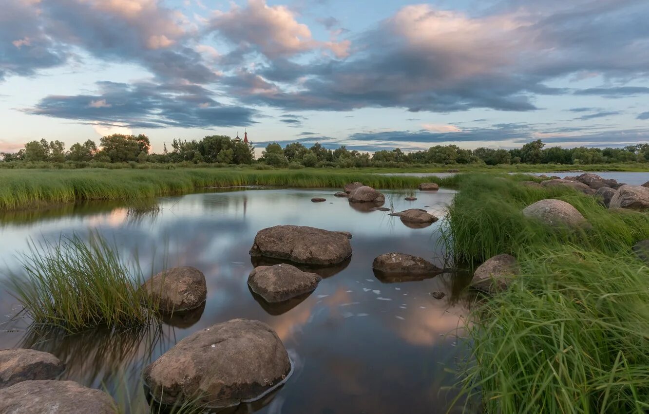 Stone river. Природа река камни. Берег реки камни. Валуны у реки. Валуны на берегу реки.