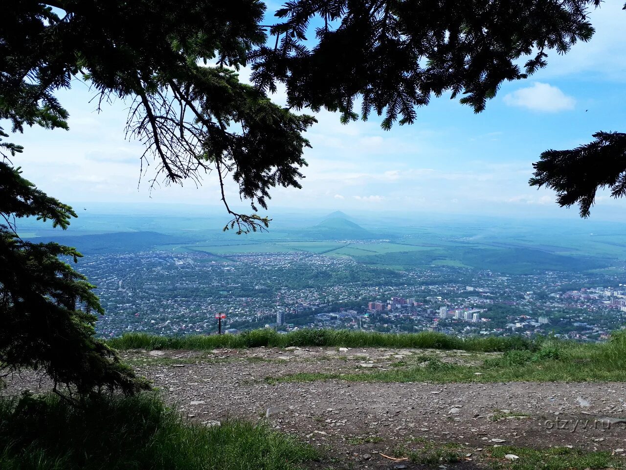 Мае пятигорск сайт. Пятигорск в мае. Маё Пятигорск. Пятигорск в мае фото. Пятигорск в мае фото города.