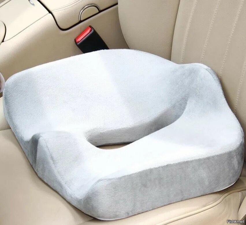 Ортопедическая подушка для сидения в автомобиле. Ортопедическая подушка для водителя. Ортопедическая подушка от геморроя в автомобиль. Противогеморройная подушка для водителя.