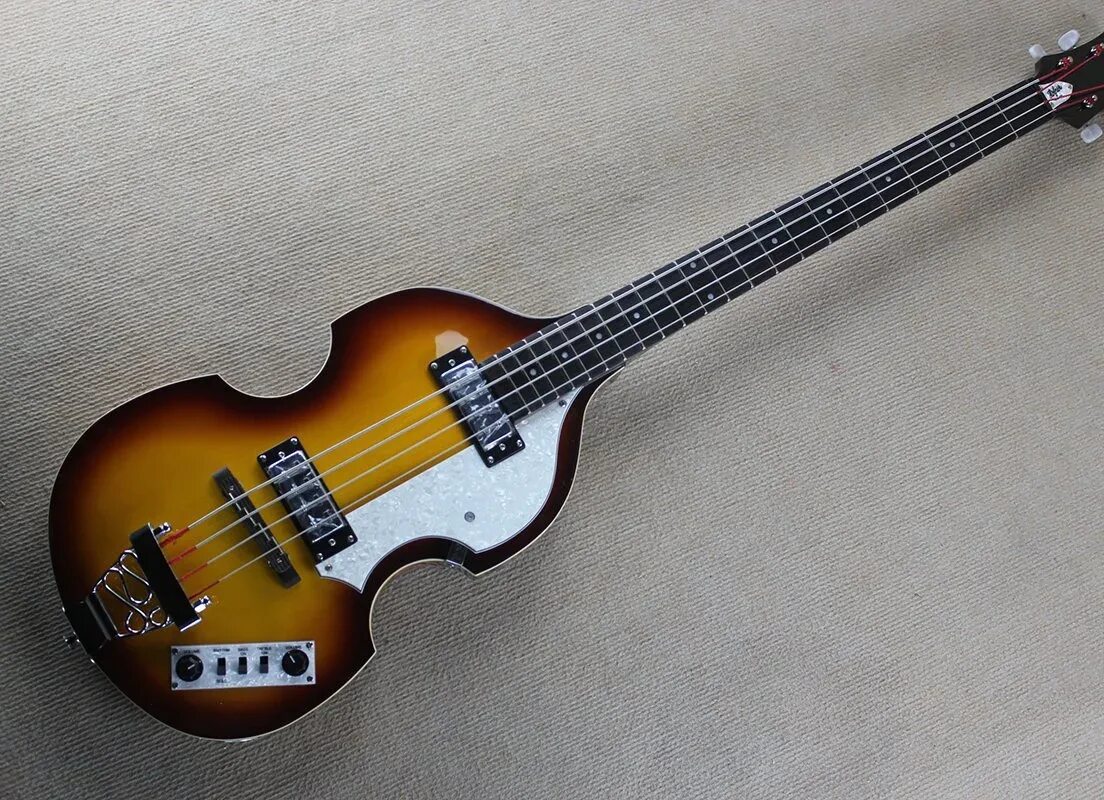 Бас гитара Хофнер. Hofner 500/1. Бас гитара Хофнер Виолин. Бас-гитара Hofner Violin Bass - CT. В музыкальном магазине продают скрипки и гитары