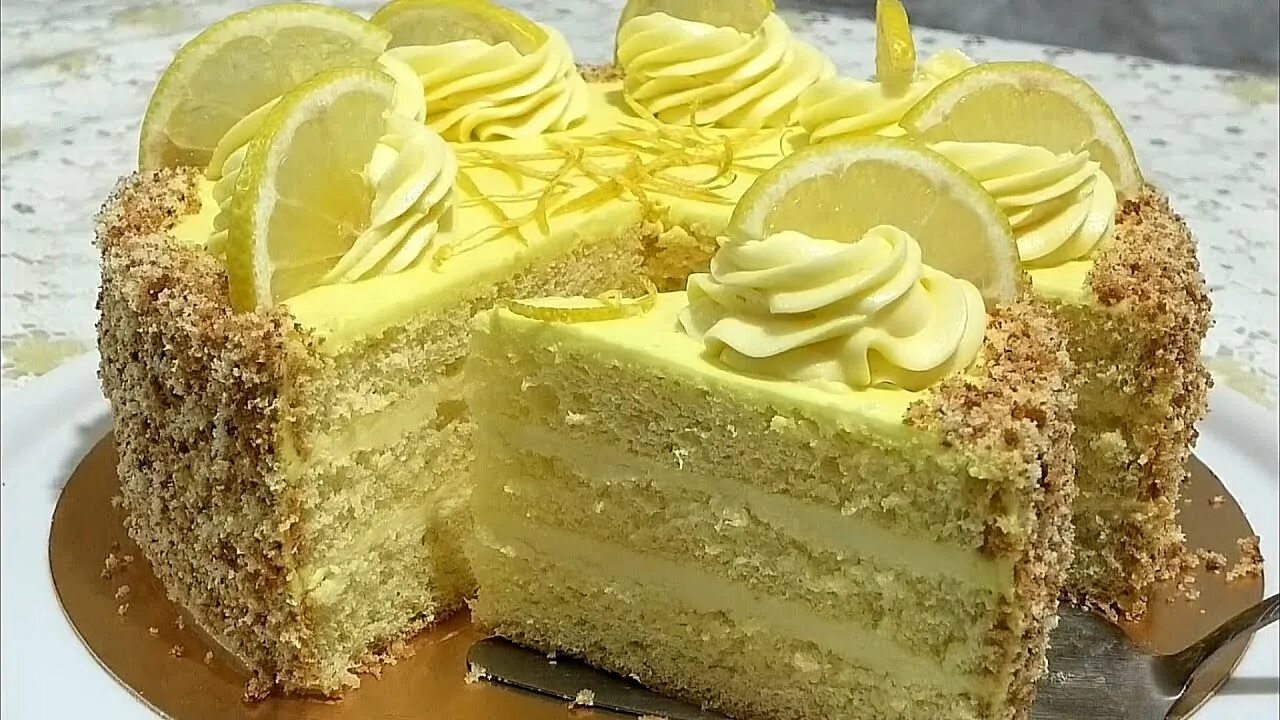 Торт лимонник бисквитный. Торт с лимонным курдом. Тортик с лимонным кремом. Украшение лимонного торта. Торт с цедрой