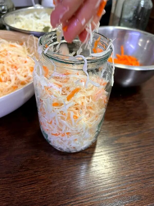 Прическа кислая капуста. Сладкая капуста на зиму. Кухня наизнанку квашение капусты. Кухня наизнанку квашеная капуста. Кухня наизнанку рецепты квашеная капуста.