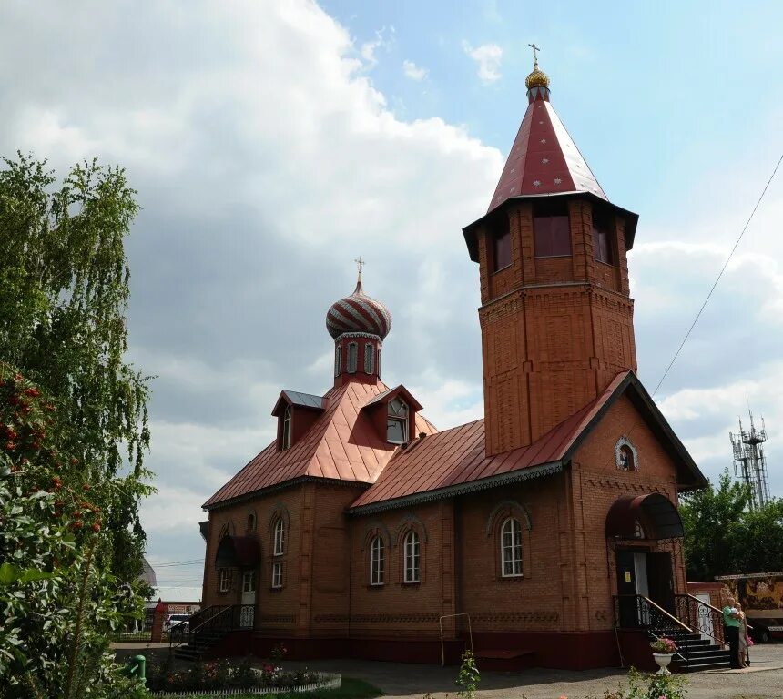 Дома в бузулуке оренбургской области. Петропавловская Церковь Бузулук. Храм Бузулук Оренбургская область.