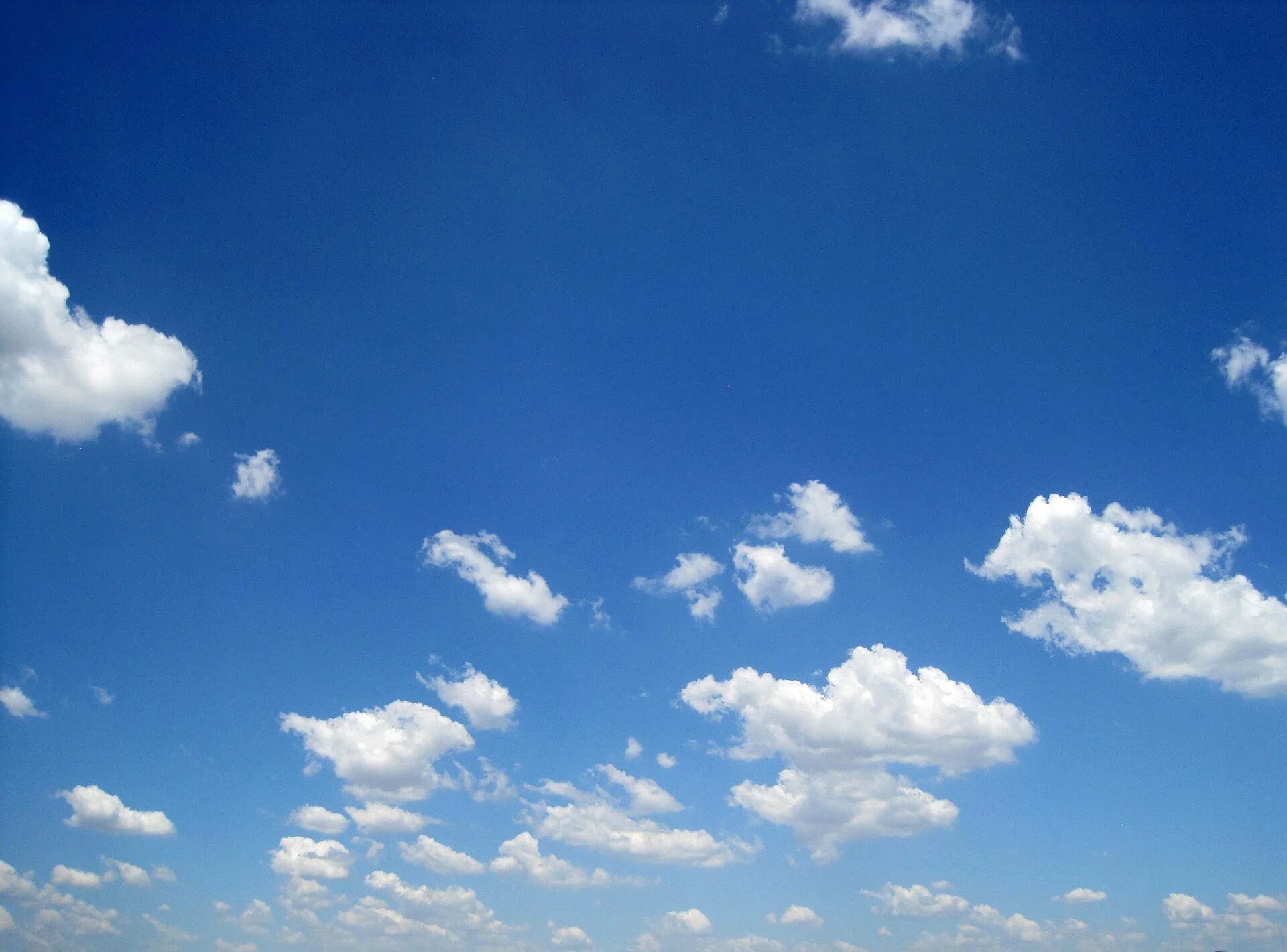 Например небо голубое. Голубое небо. Небо с облаками. Голубое небо с облаками. Красивое голубое небо.