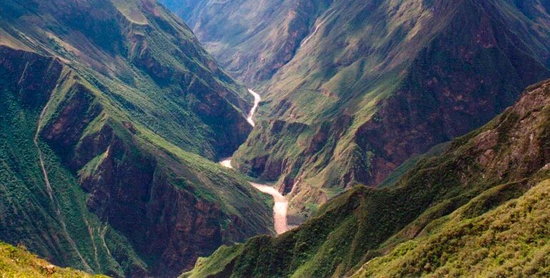 Какие реки берут начало в андах. Апуримак (река). Каньон реки Апуримак. Реки Перу. Дождь в центральных Андах.