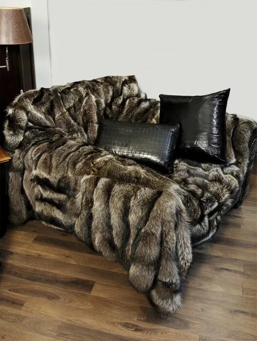 Меховая накидка на диван. Мех мебель. Меховой интерьер. Кресло из искусственного меха. Мех мебель.