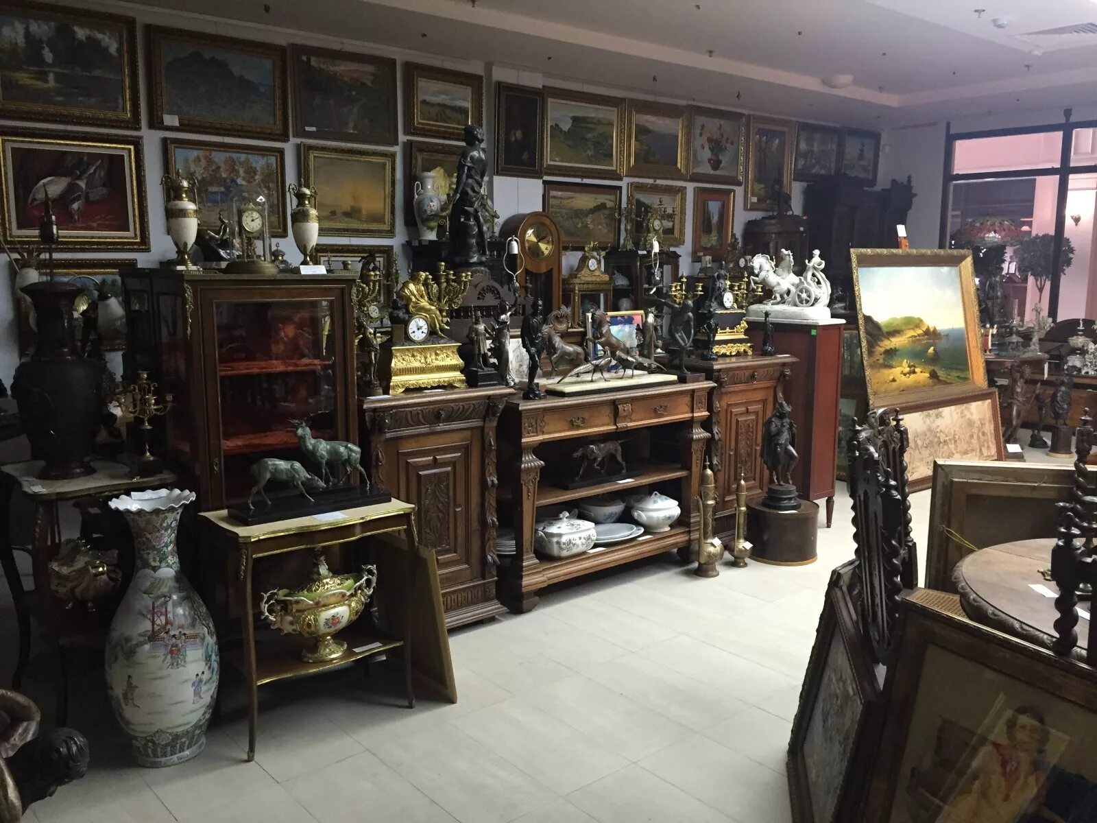 скупка оценка антиквариата. скупщик антиквариата. склад антиквариата. скупка антиквариата в митино. антикварный магазин в пензе.