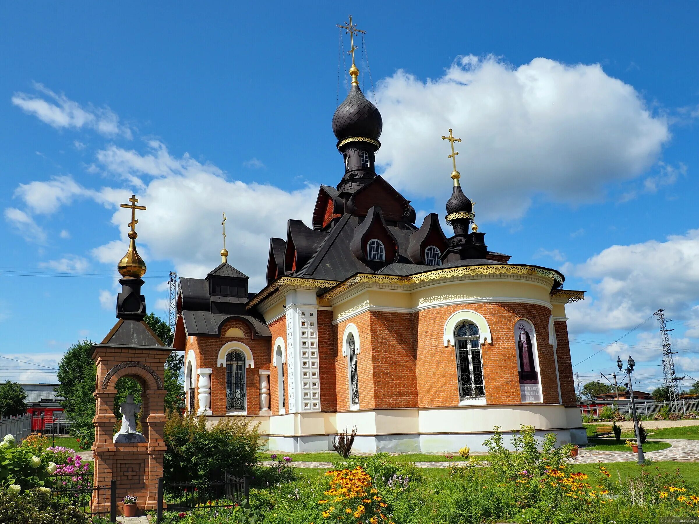 Г александров памятники. Город Александров Владимирская область. Памятник Александрова Владимирской области. Город Александров Владимирская область достопримечательности.