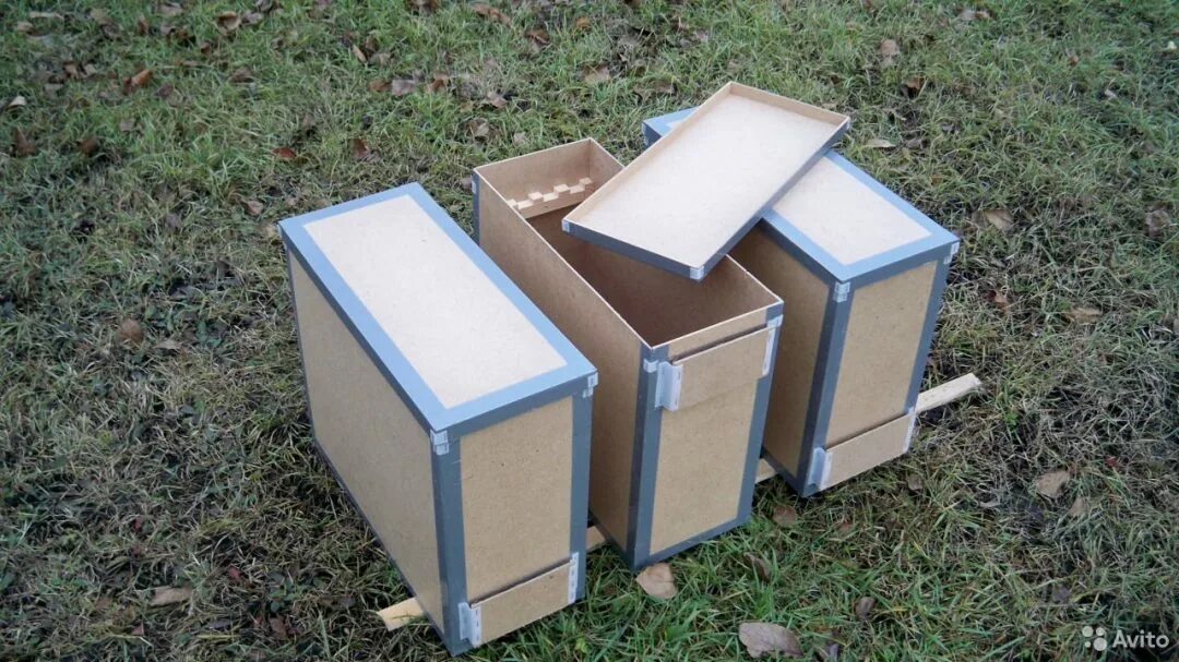 Авито пчелопакеты краснодарский край. Ящик для пчелопакетов. Ящик для перевозки пчелопакетов. Ящики для перевоза пчел. Коробка для перевозки пчел.