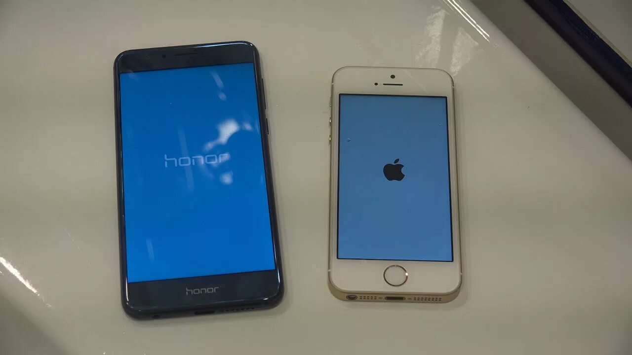 Сравнение айфон и хонор. Айфон 7 и хонор 8. honor iphone. эпл и хонор . хонор 7а и айфон 7.