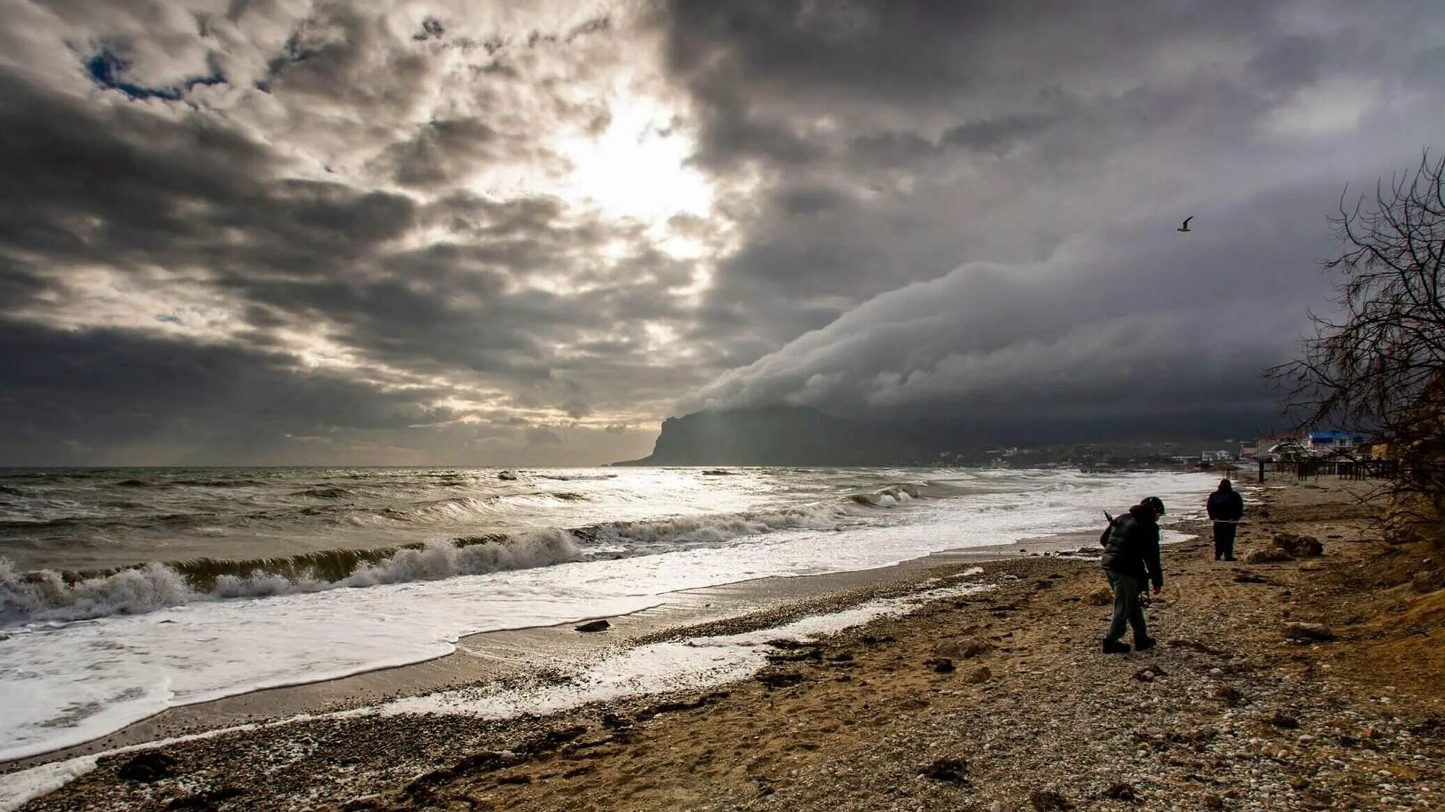 Дождливые дни в Крыму. Сильный шторм. Пасмурный Крым. Ветер в Крыму. Прогноз погоды крым сегодня