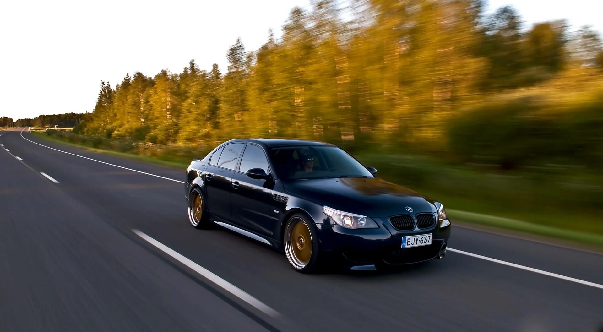 Дорога е60. БМВ м5 e60. БМВ м5 е60 v10. BMW e60 m.