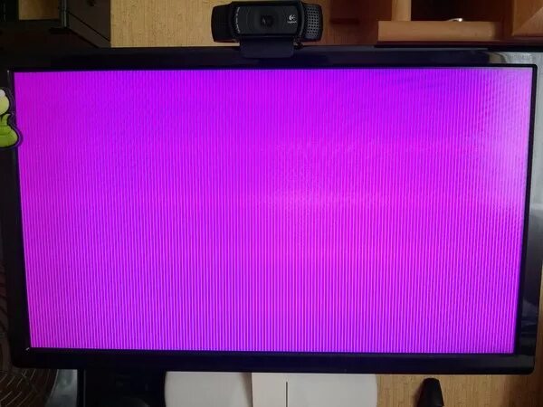 Телевизор стали. Розовые полосы на мониторе. Розовый телевизор. Фиолетовый экран телевизора. У телевизора розовый экран.