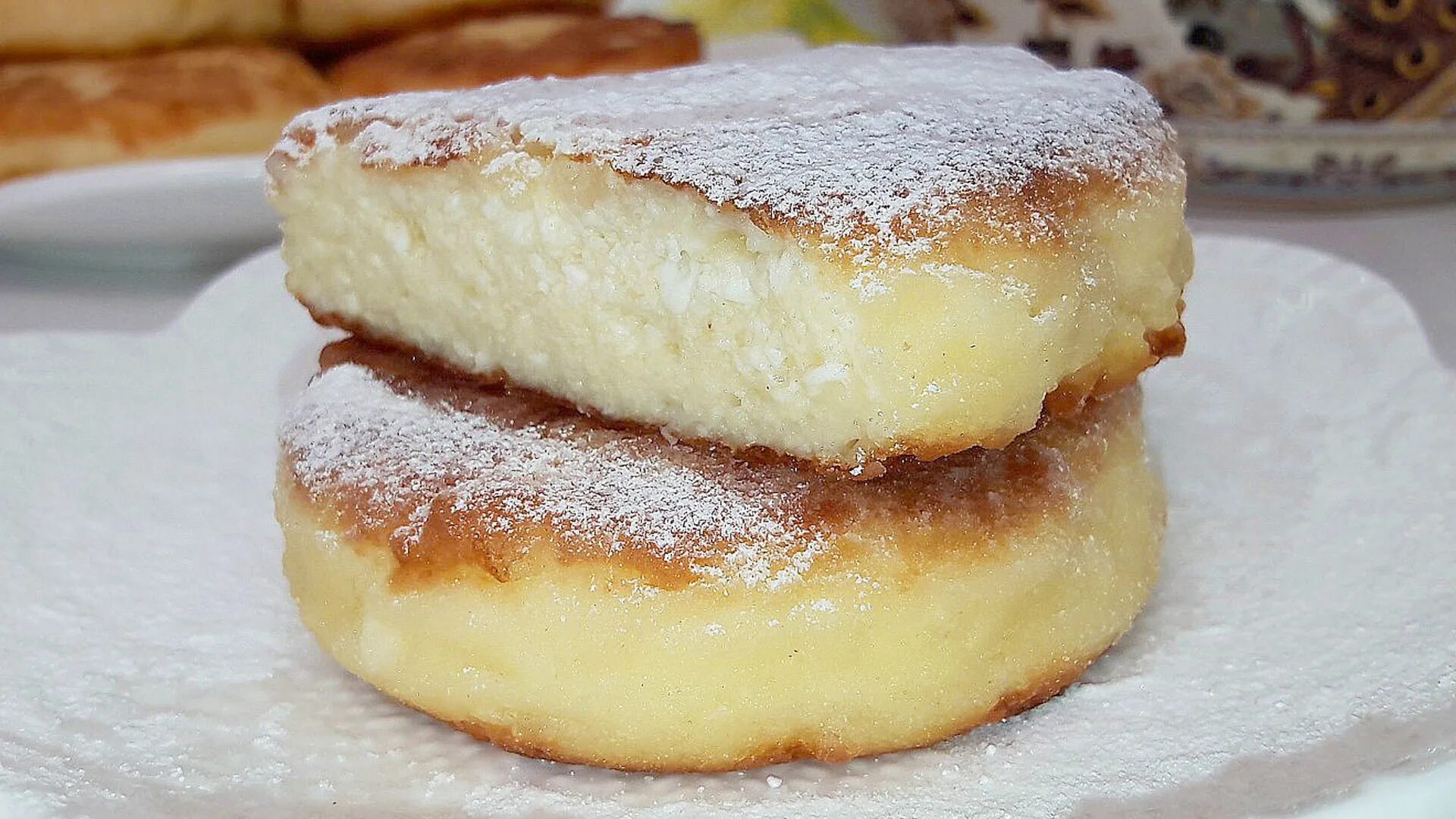 Сырники в духовке. Выпечка из творога. Сырники из творога. Сырники. Формочки для сырников в духовке.